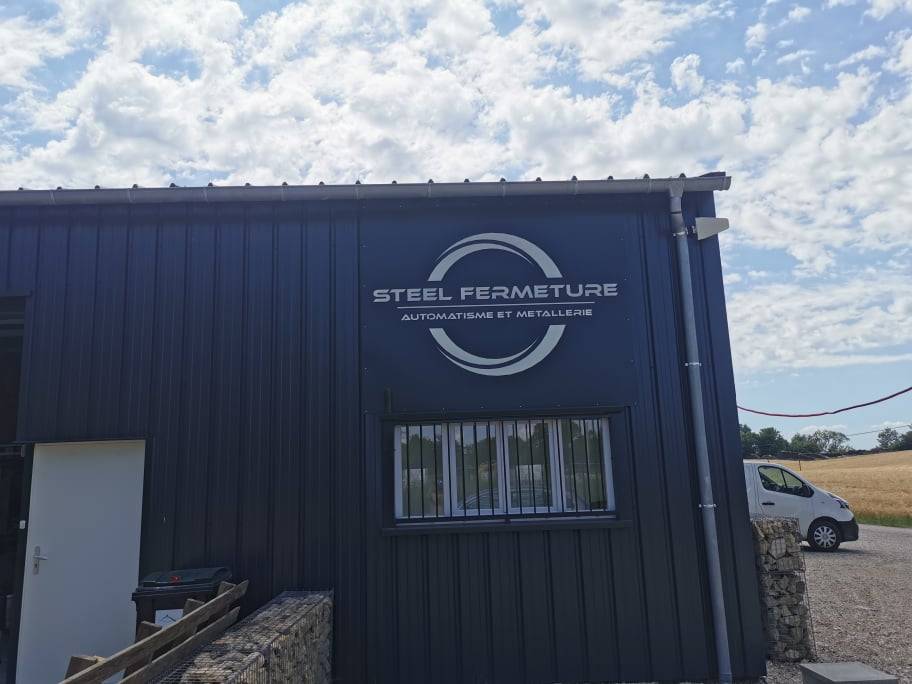 Réalisation de pergola bioclimatique en aluminium sur mesure par une entreprise spécialisée Bourgoin-Jallieu 38300 Isère