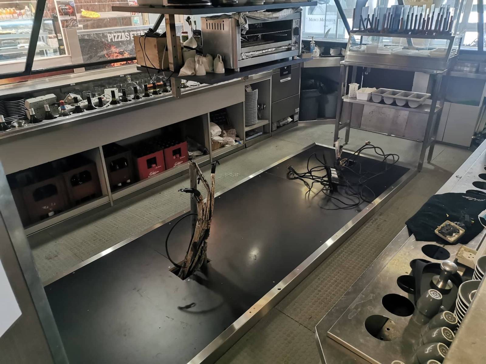 Conception de pergola en acier avec structure résistante et design élégant pour jardins ou terrasses par une entreprise spécialisée Villefranche-sur-Saône dans le Beaujolais