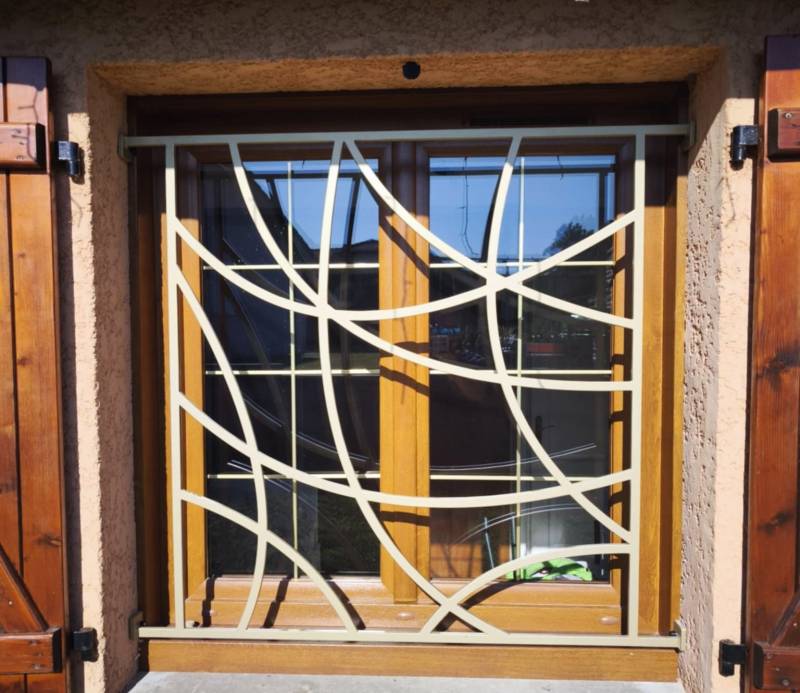 Fabrication et pose de grilles décoratives en acier découpé laser à Villieu (01800)