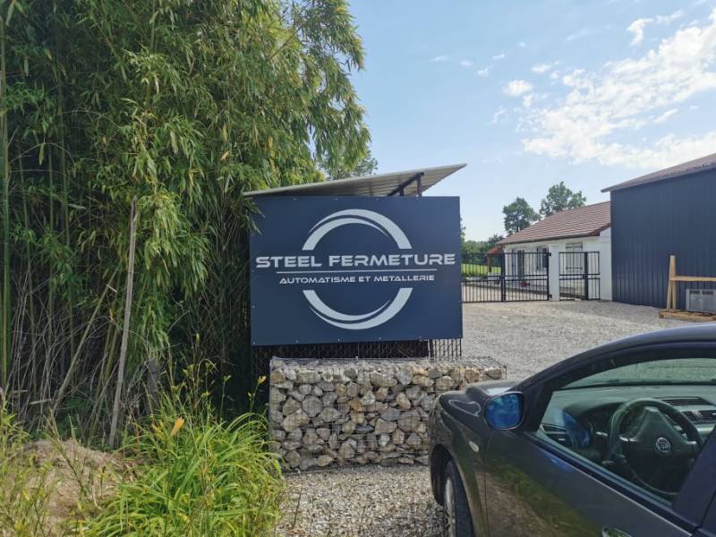 Réalisation de l'enseigne Steel Fermeture à meximieux
