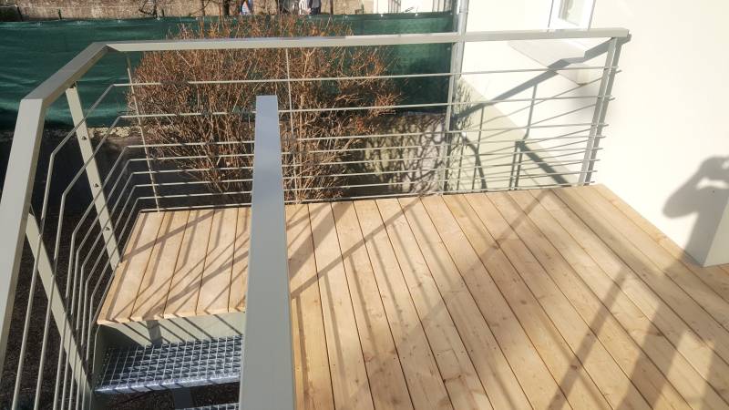 Fabrication sur mesure de terrasse surélevée en acier et bois – Métallerie à Saint-Priest 69800, Lyon et alentours