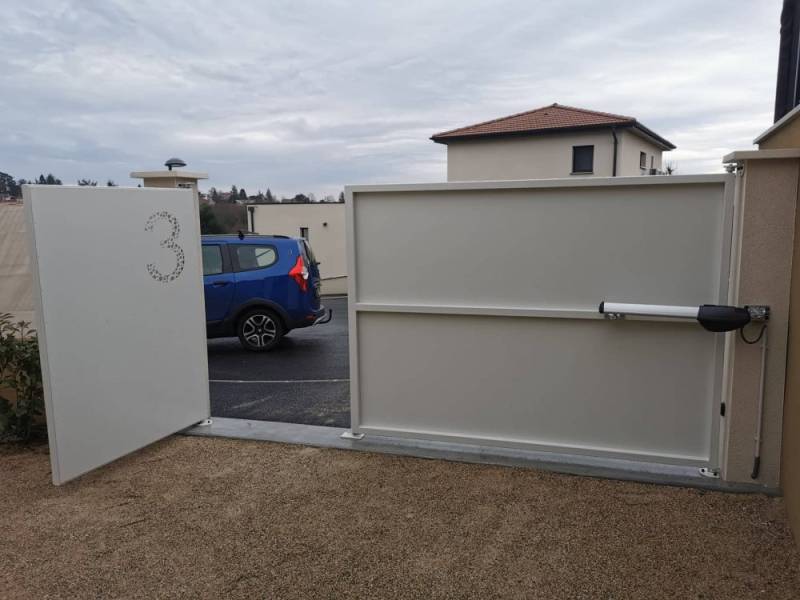 Portail deux battants motorisé sur mesure à Lyon Meyzieu 69330