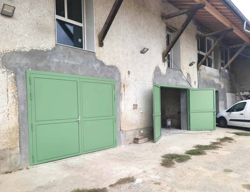 Réalisation de portes métalliques sur mesure et porte sectionnelle – Est lyonnais, Rhône (69)