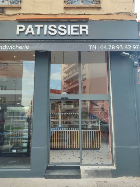 Remplacement des devantures et des portes piétonnes pour une boulangerie sur Villeurbanne 69100