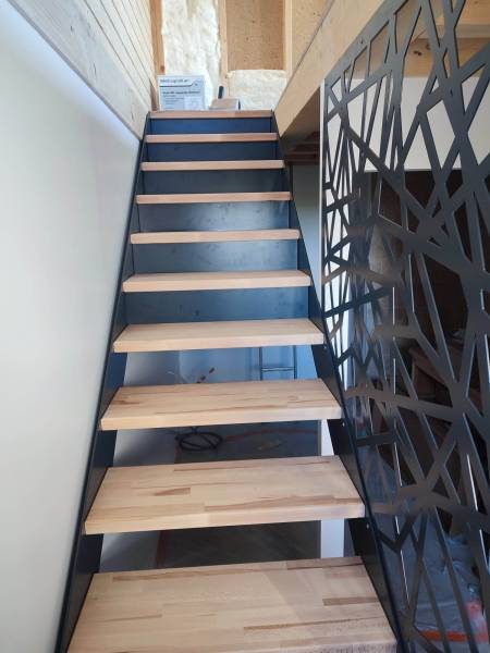 Escalier sur mesure quart tournant sur la commune de Villieu-Loyes-Mollon 01800