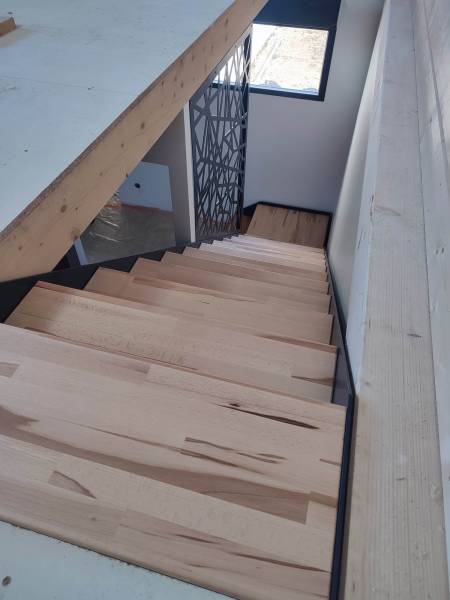 Escalier sur mesure quart tournant sur la commune de Villieu-Loyes-Mollon 01800