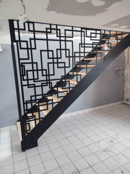 Conception, Fabrication et pos d'un escalier épuré sur la commune de Beynost 01043