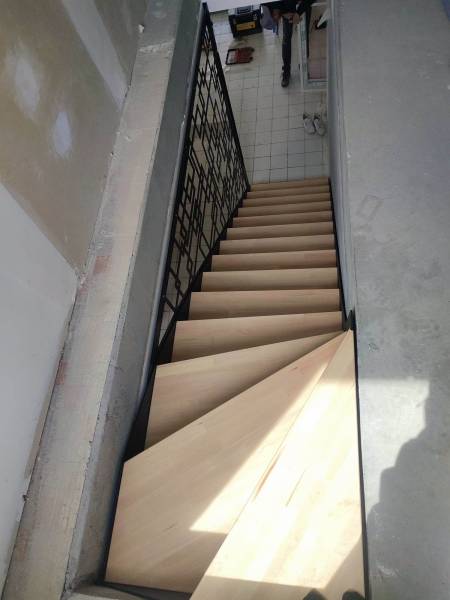 Conception, Fabrication et pos d'un escalier épuré sur la commune de Beynost 01043