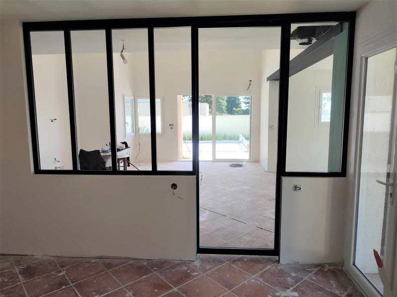 Fabrication sur mesure d'une verrière et porte coulissante sur la commune de Beynost 01700