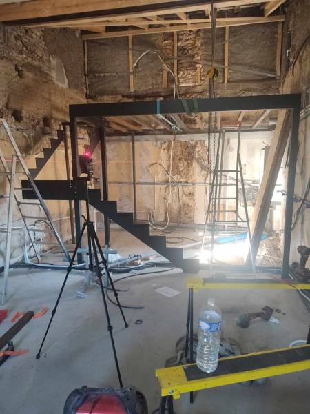 Mezzanine et escalier sur mesure dans un appartement sur Neuville-sur-Saône proche Saint-Didier-au-Mont-d'Or 69370