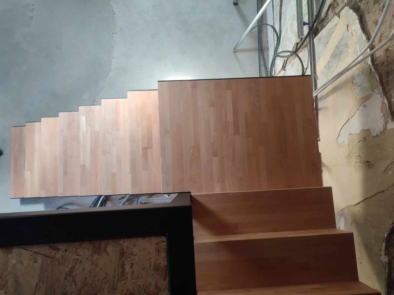 Mezzanine et escalier sur mesure dans un appartement sur Neuville-sur-Saône proche Saint-Didier-au-Mont-d'Or 69370