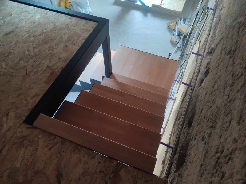 Mezzanine et escalier sur mesure dans un appartement sur Neuville-sur-Saône proche Saint-Didier-au-Mont-d'Or 69370