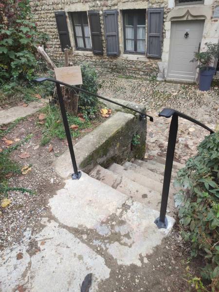 Création de deux mains courantes dans la cité de Pérouges 01800