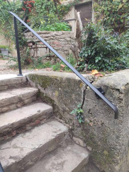 Création de deux mains courantes dans la cité de Pérouges 01800