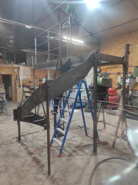 Escalier double quart tournant sur mesure avec passerelle vitrée sur Croix Rousse