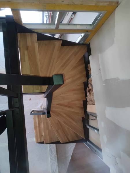 Escalier double quart tournant sur mesure avec passerelle vitrée sur Croix Rousse