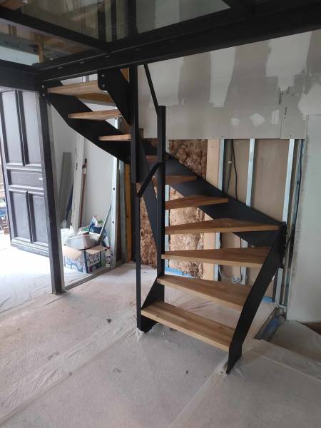 Escalier double quart tournant sur mesure avec passerelle vitrée sur Croix Rousse
