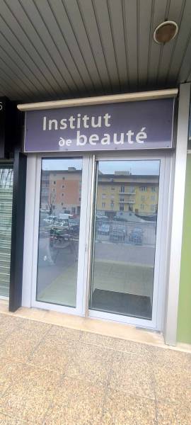 Remplacement des devantures pour l'institut de beauté les étoiles de Mel à Meximieux 01800