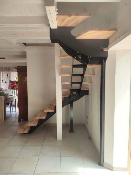Création d'un escalier pour accès à une mezzanine à Saint Jean de Niost proche Ambérieu-en-Bugey