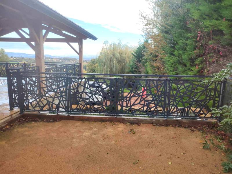 Fabrication et pose de garde-corps sur la commune de Villieu-Loyes-Mollon proche Meximieux 01800