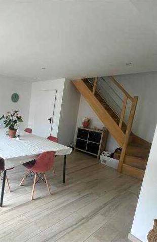 Fabrication et pose d'un escalier quart tournant limon latéraux acier + bois sur la commune de Meximieux 01800