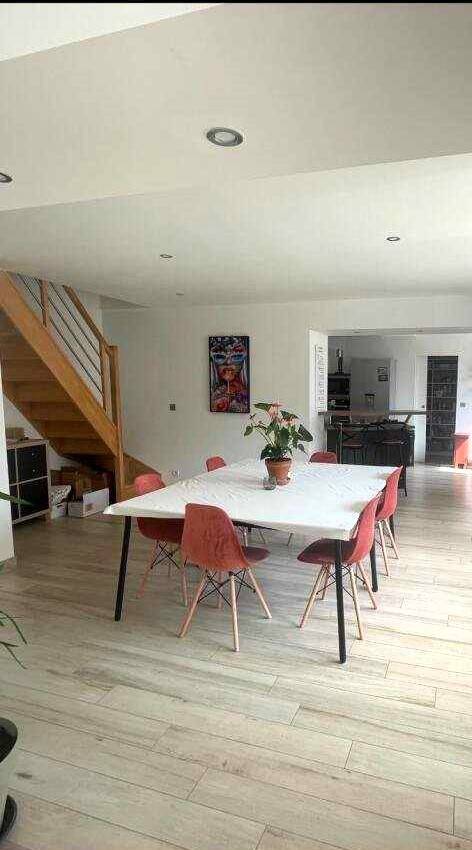 Fabrication et pose d'un escalier quart tournant limon latéraux acier + bois sur la commune de Meximieux 01800