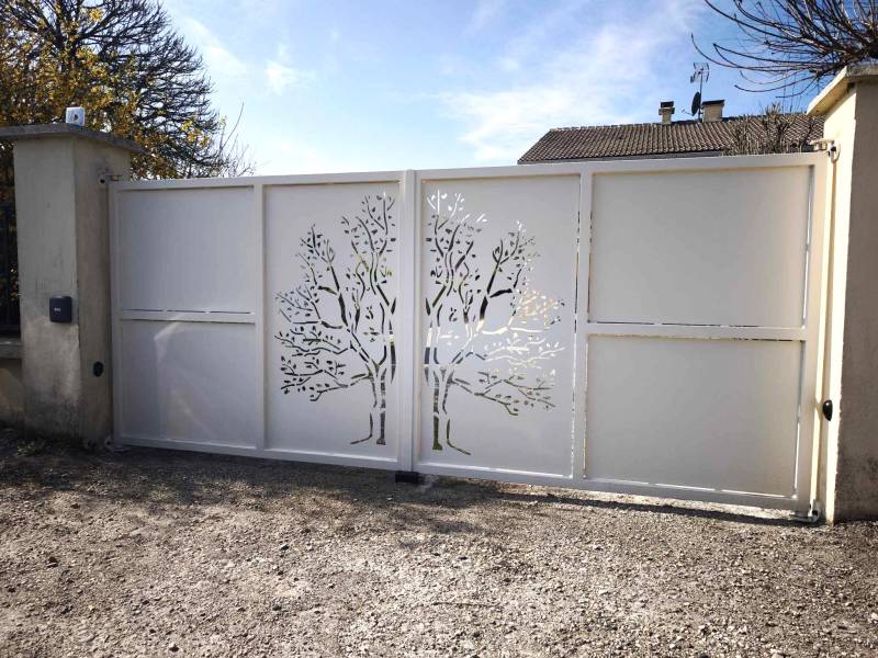 Portail sur mesure arbre de vie sur la commune de Ambérieu en Bugey dans l'Ain (01)