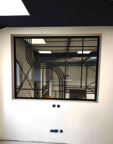 Verrière sur mesure design découpe laser sur la commune de la Boisse 01049