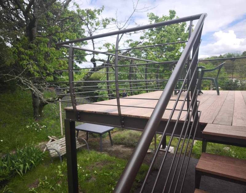 Devis, conception, fabrication et pose d'une terrasse surelevé acier et bois exotique Cumaru sur Lyon 9 69009
