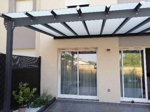 Réalisation d'aménagement extérieur sur mesure en acier ou métal pour maison à Meximieux, Bourg-en-Bresse et région Lyonnaise