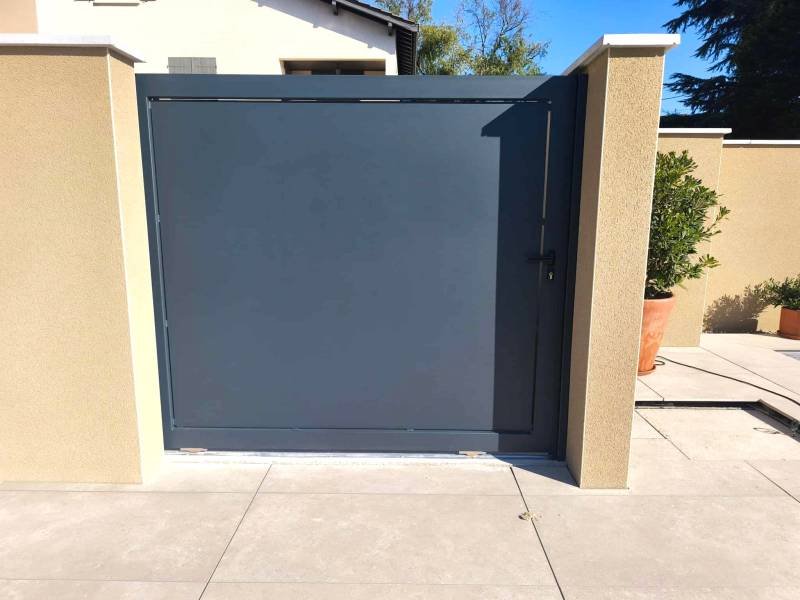 Fabrication sur mesure d'un portail et portillon coulissants à Genay (69730) Rhône-Alpes