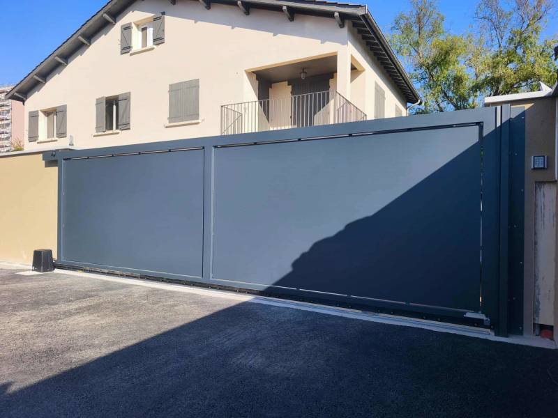 Fabrication sur mesure d'un portail et portillon coulissants à Genay (69730) Rhône-Alpes