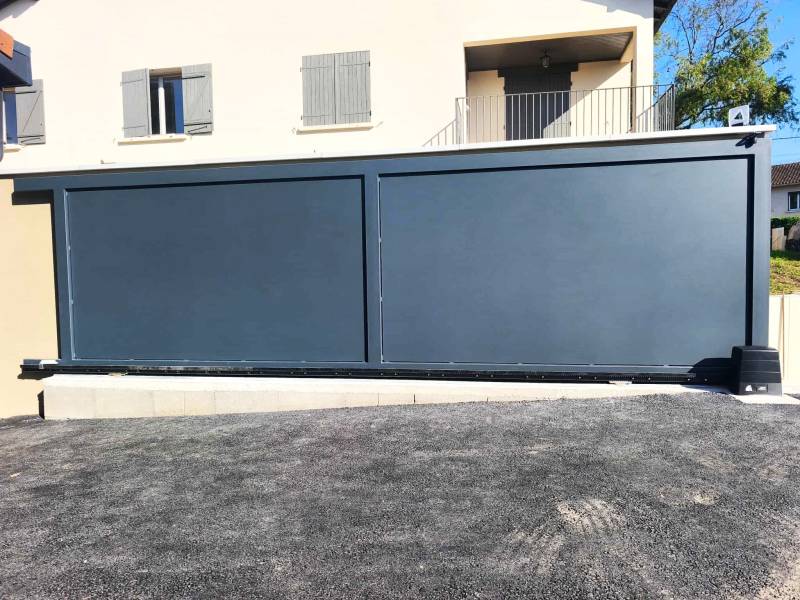 Fabrication sur mesure d'un portail et portillon coulissants à Genay (69730) Rhône-Alpes