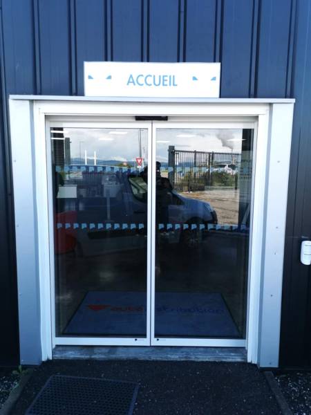 Remplacement d’une porte d’entrée par une porte automatique piétonne à Meximieux 01800