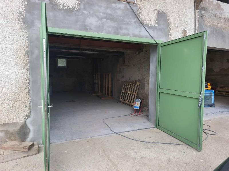 Réalisation de portes métalliques sur mesure et porte sectionnelle – Est lyonnais, Rhône (69)