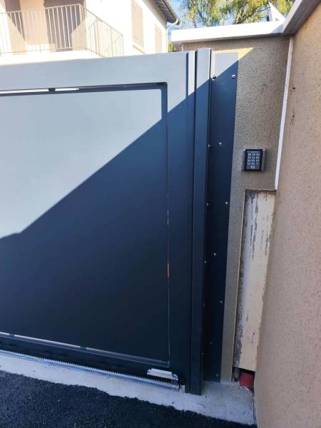 Fabrication sur mesure d'un portail et portillon coulissants à Genay (69730) Rhône-Alpes