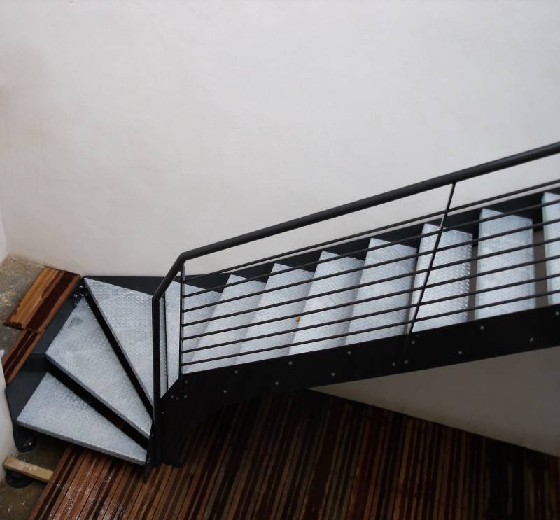 Escalier sur mesure type industriel sur la commune de Jons 69330