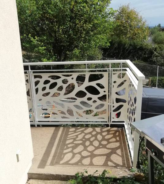 Remplacement et pose de garde-corps sur mesures découpe laser à Miribel 01700