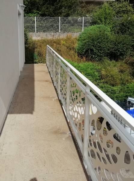 Remplacement et pose de garde-corps sur mesures découpe laser à Miribel 01700