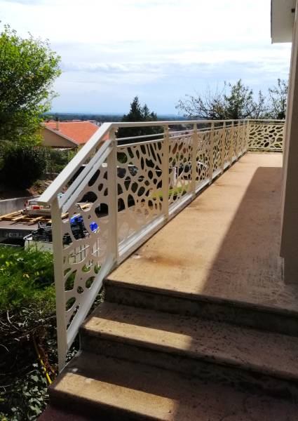 Remplacement et pose de garde-corps sur mesures découpe laser à Miribel 01700