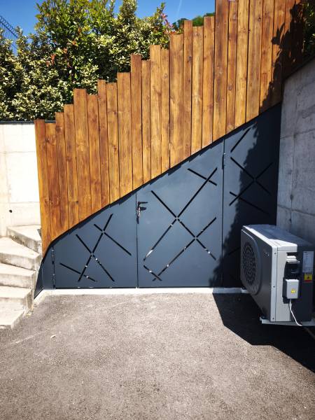 Cloison acier sur mesure avec découpe laser et ouvrants intégrés à Meximieux