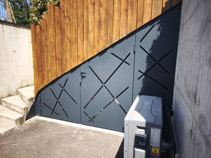 Cloison acier sur mesure avec découpe laser et ouvrants intégrés à Meximieux