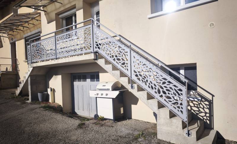 Garde-corps acier sur mesure à Villieu (01800) – Métallerie Steel Fermeture