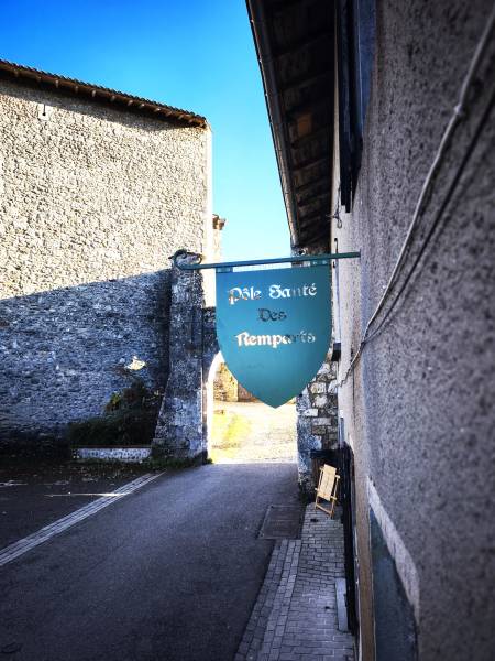 Fabrication d’enseigne métallique sur mesure à Pérouges (01800) – Métallerie Steel Fermeture à Meximieux