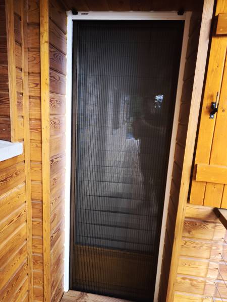 Installation de moustiquaires sur mesure à Bûchin (01800) – Protection anti-insectes par votre spécialiste à Meximieux