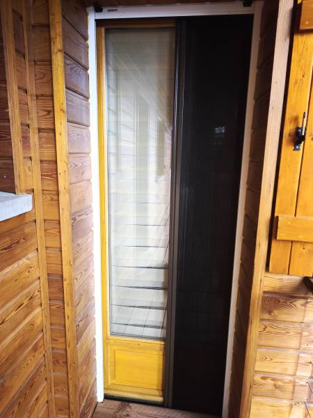 Installation de moustiquaires sur mesure à Bûchin (01800) – Protection anti-insectes par votre spécialiste à Meximieux