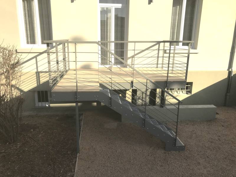Fabrication sur mesure de terrasse surélevée en acier et bois – Métallerie à Saint-Priest 69800, Lyon et alentours