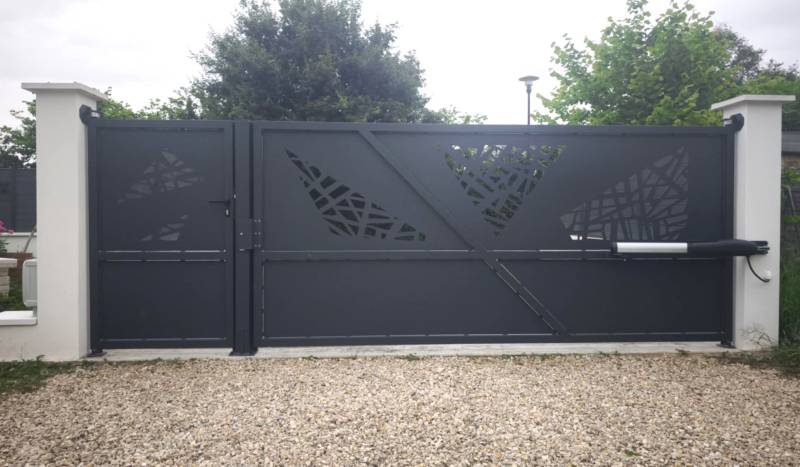 Portail sur mesure acier sur la commune de Chalamont 01320 Rhône-Alpes, Villars-Les-Dombes