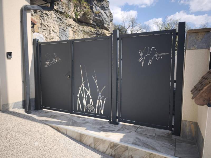 Fabrication et conception sur mesure portail acier à SAULT-BRÉNAZ 01150 proche Ambérieu-en-Bugey