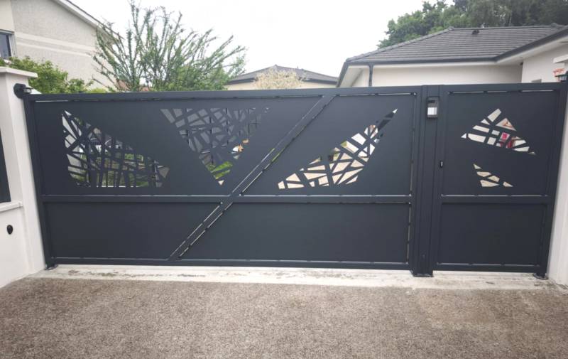 Portail sur mesure acier sur la commune de Chalamont 01320 Rhône-Alpes, Villars-Les-Dombes